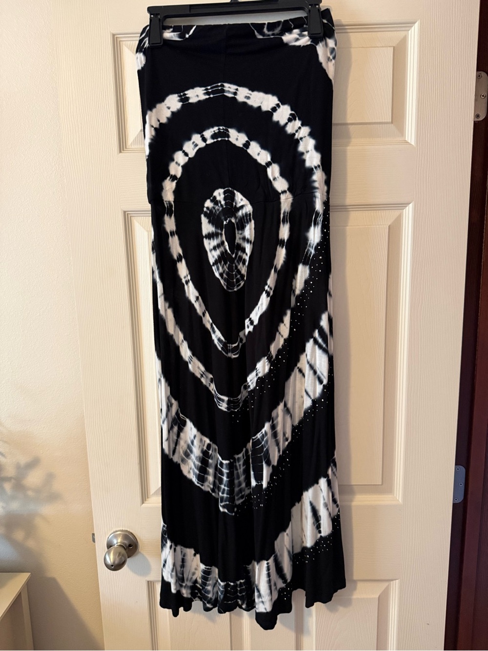 Black & White Tie-Dye Maxi Skirt o